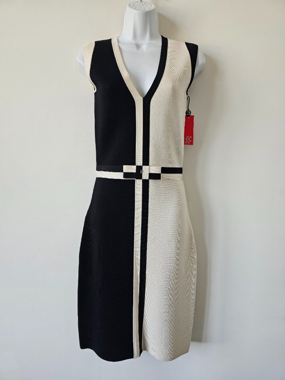 NWT CAROLINA HERRERA Black Ivory 2 Tone V Neck Sleeveless Knit Sheath Dress XS